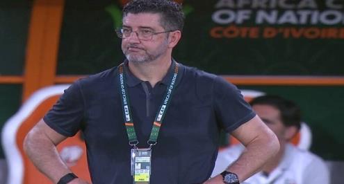 "طالب بعقده كاملًا".. مصدر: فيفا رفض دعوى فيتوريا ضد اتحاد الكرة